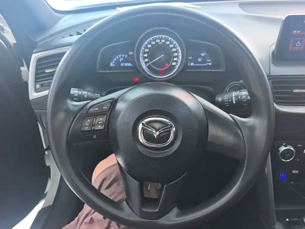Mazda CX-4 2017 — фото 11