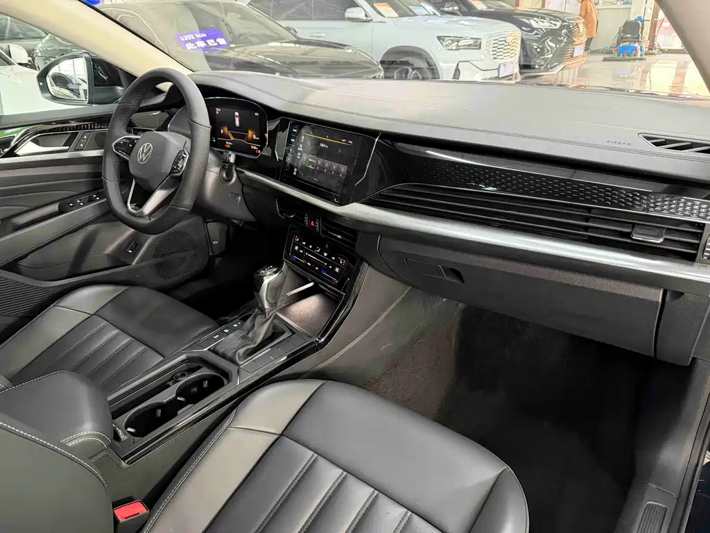 Volkswagen Passat 2023 — фото 17