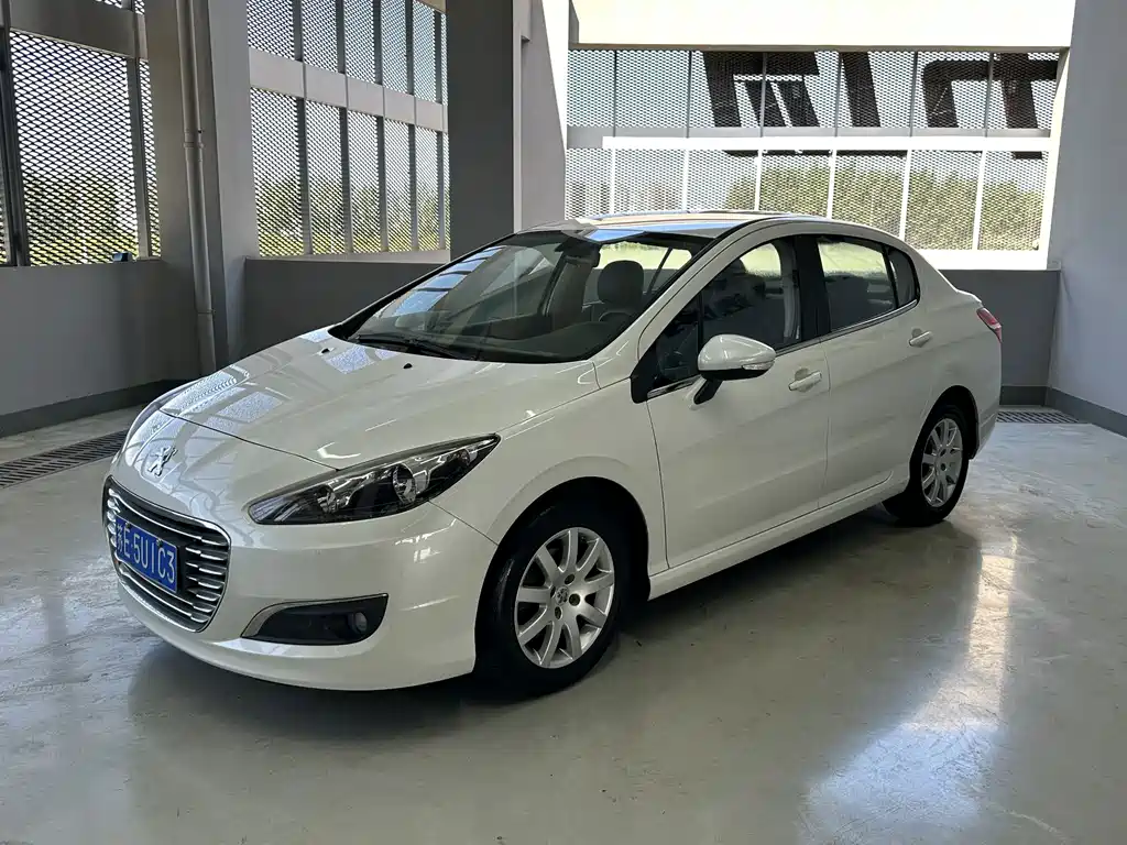 Peugeot 308 2015 — фото 1