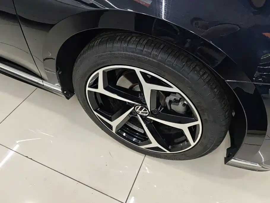 Volkswagen Magotan 2025