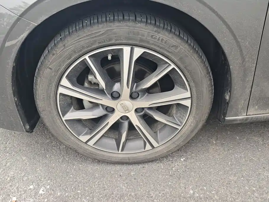 Geely Emgrand 2023