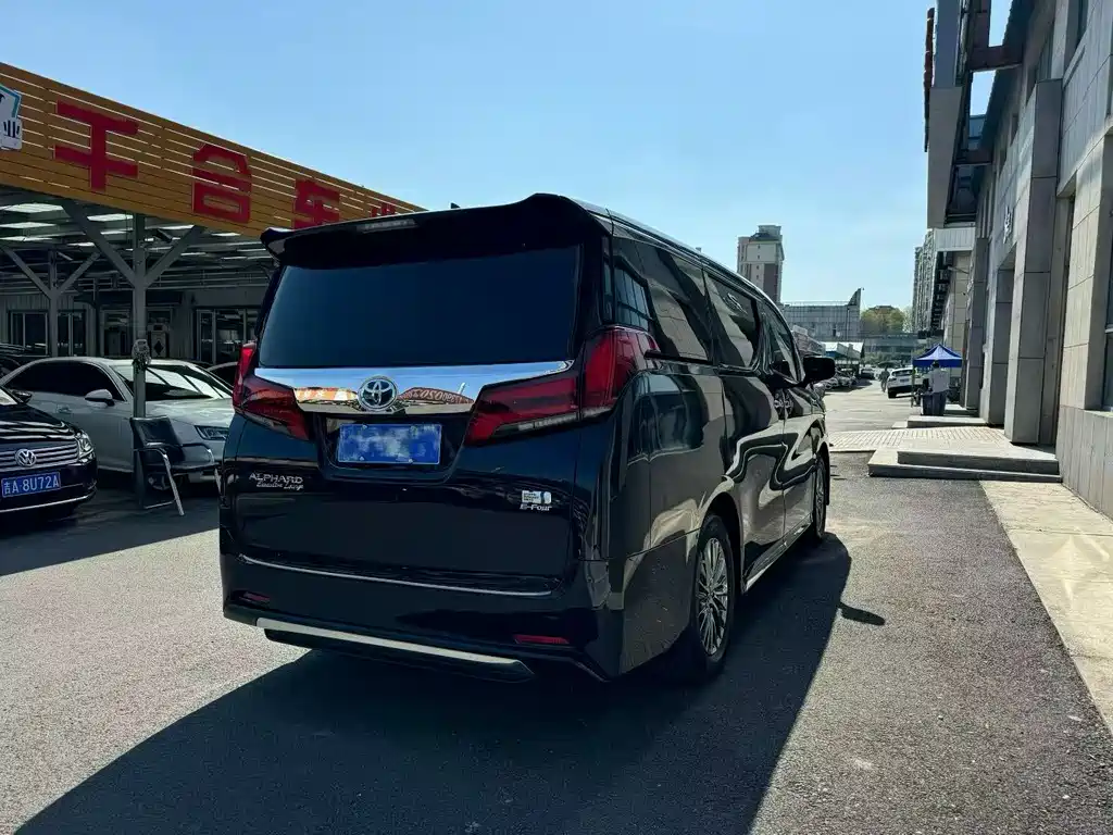 Toyota Alphard 2022 — фото 7