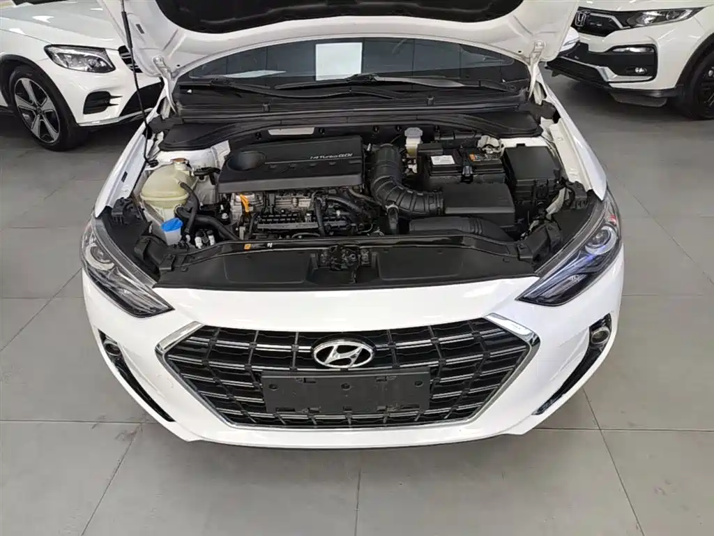Hyundai Elantra 2019 — фото 20