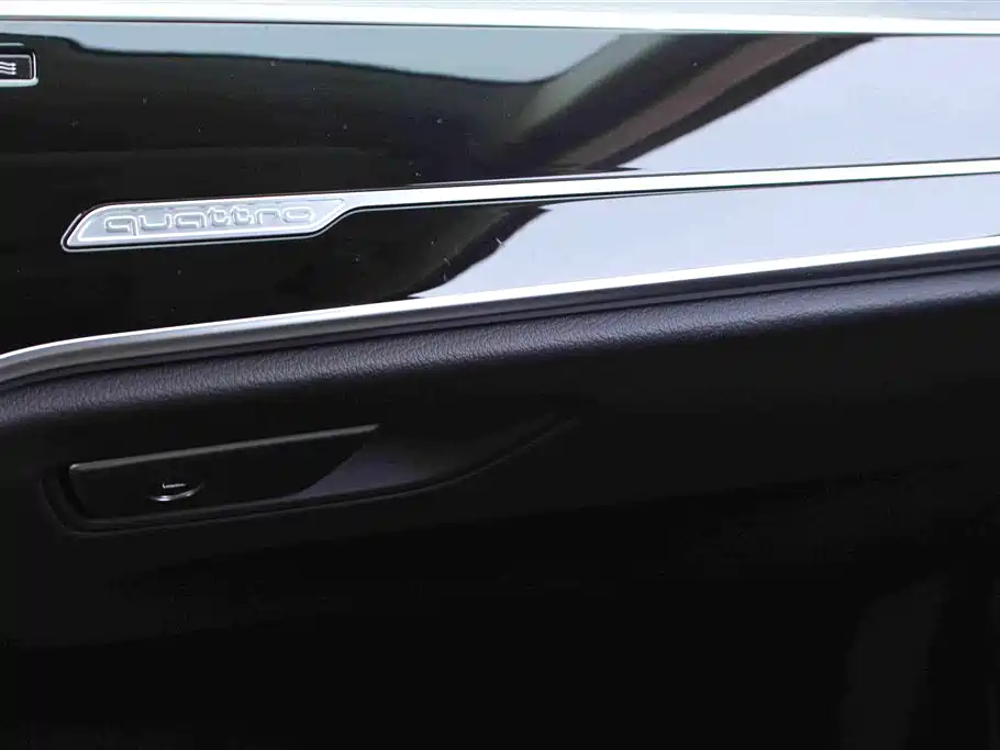 Audi A8 2021 — фото 10