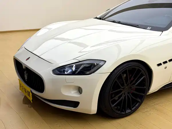 Maserati Granturismo 2012