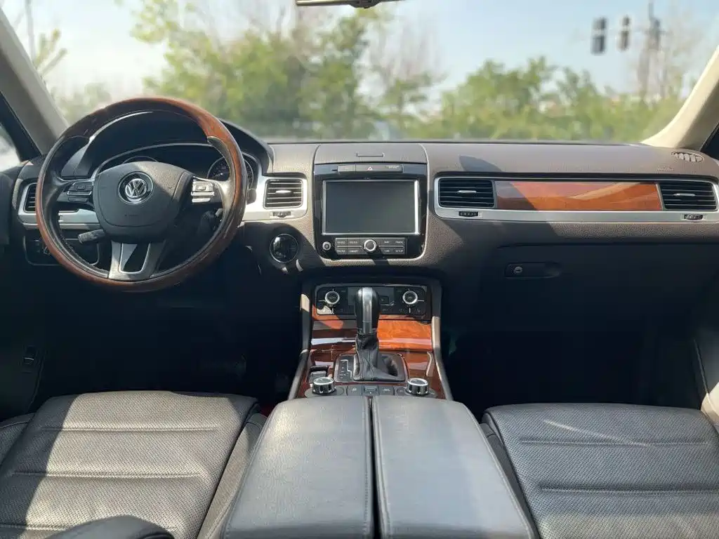 Volkswagen Touareg 2015 — фото 12