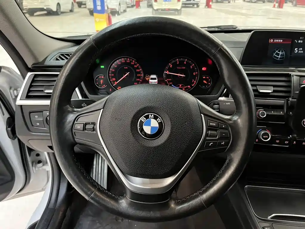 BMW 3 Series 2018 — фото 8