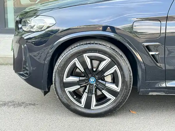 BMW iX3 2024