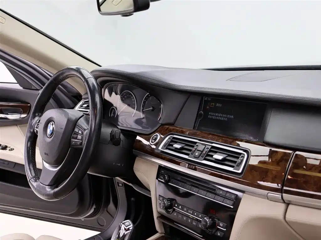 BMW 7 Series 2012 — фото 16