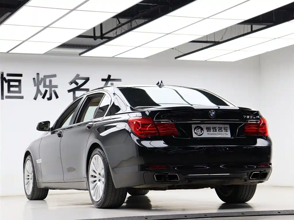 BMW 7 Series 2012 — фото 30