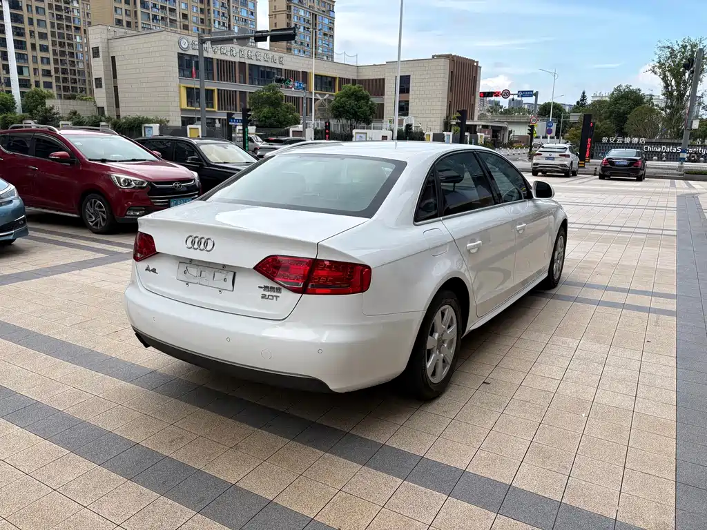 Audi A4L 2011
