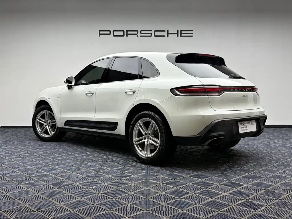Porsche Macan 2023 — фото 16