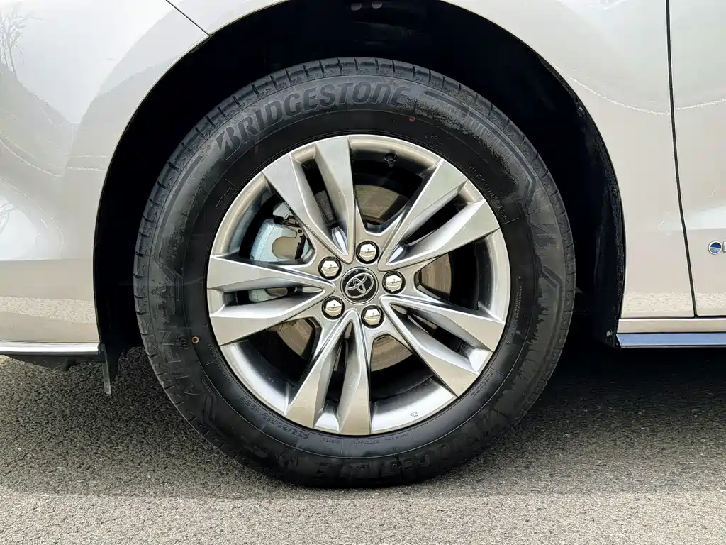 Toyota Sienna 2025 — фото 19