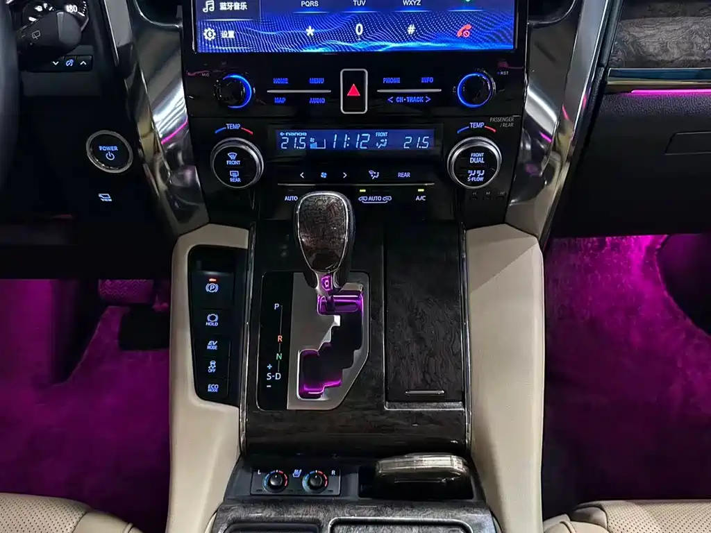 Toyota Alphard 2020 — фото 13