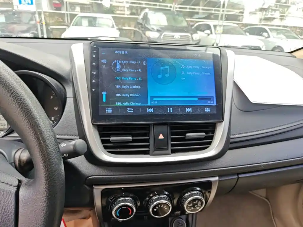 Toyota Yaris L 2018 — фото 13