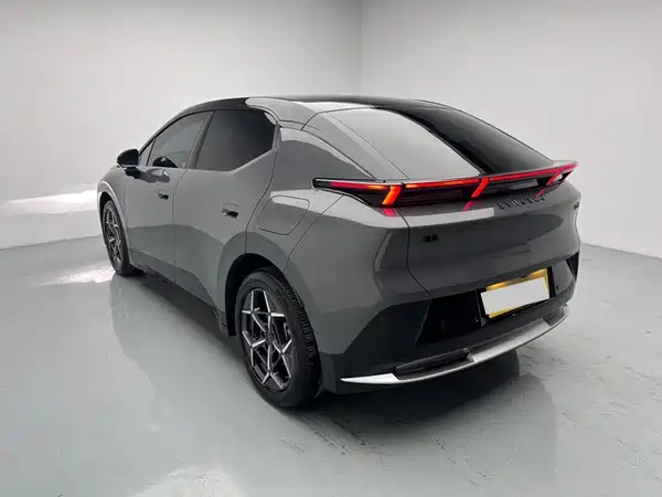 Lynk & Co Z20 2025