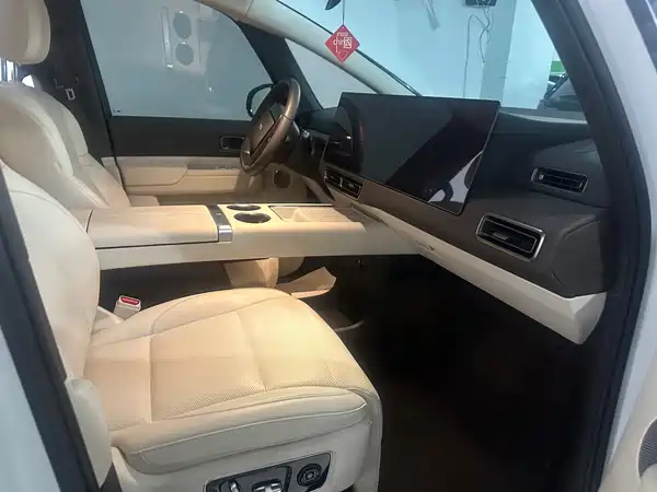 Li Auto MEGA 2025
