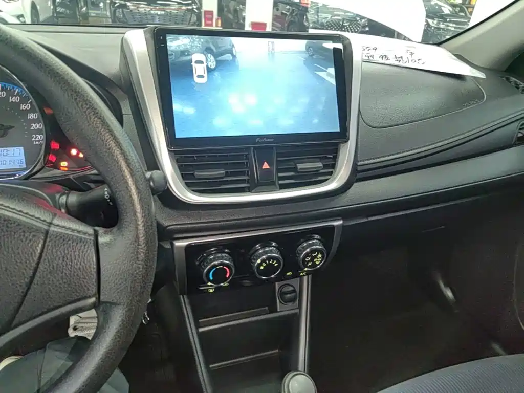 Toyota Yaris L 2019 — фото 13