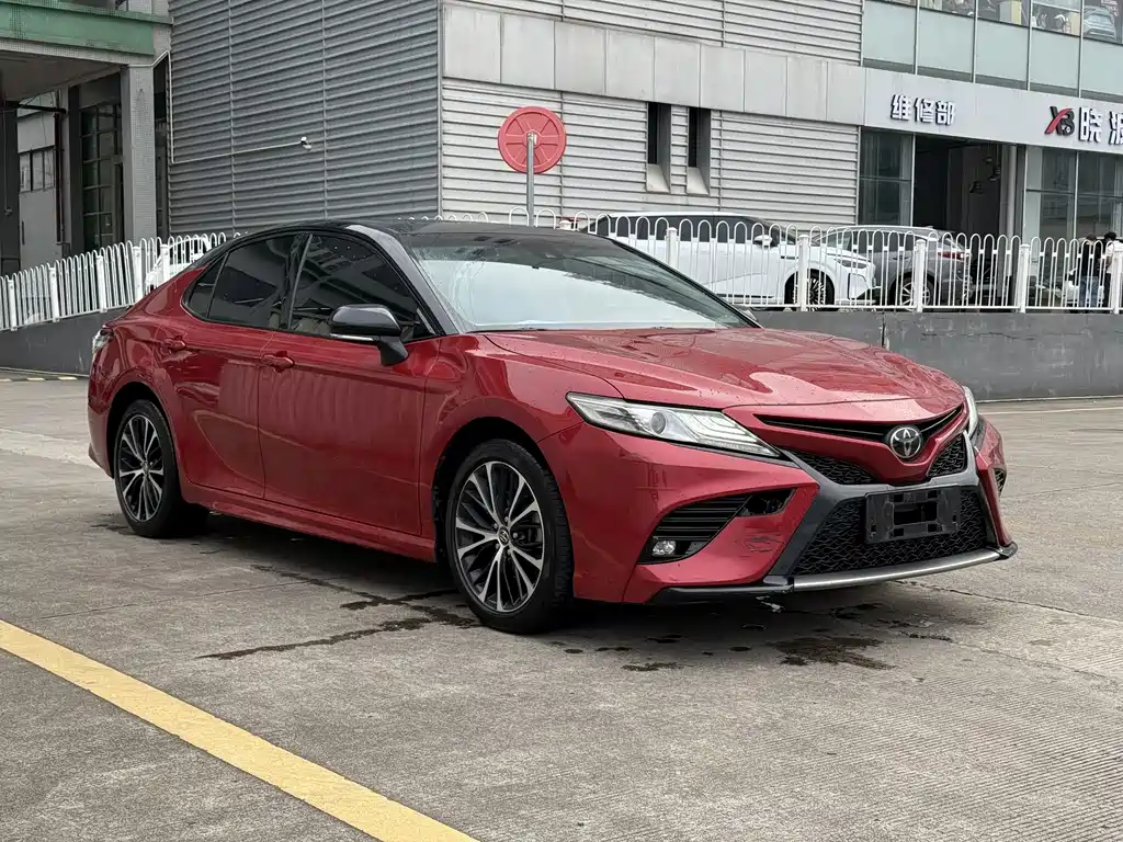 Toyota Camry 2018 — фото 3