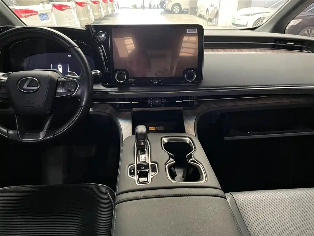Lexus LM 2024 — фото 11