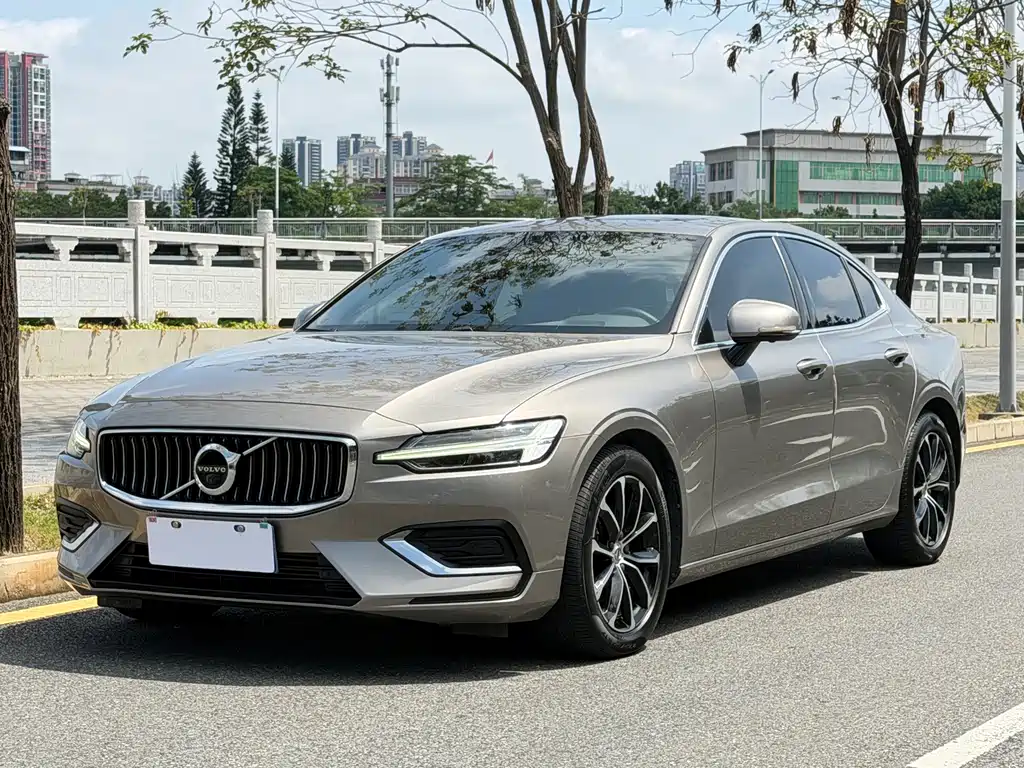 Volvo S60 2021 — фото 1
