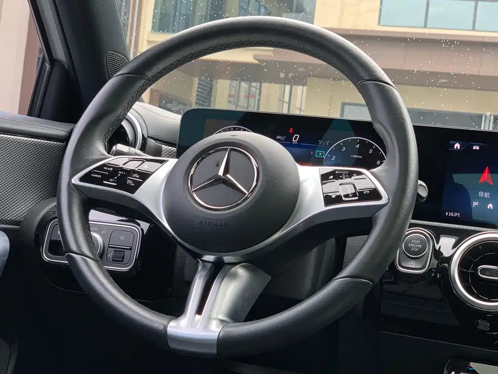 Mercedes-Benz A-Class 2024 — фото 18