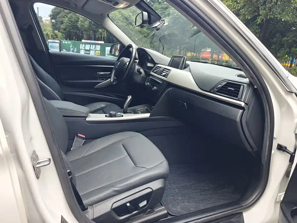 BMW 3 Series 2015 — фото 16