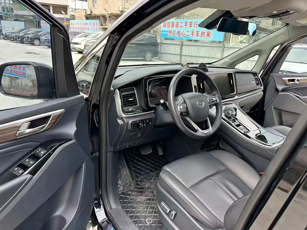 GAC Motor Trumpchi M8 2022 — фото 5