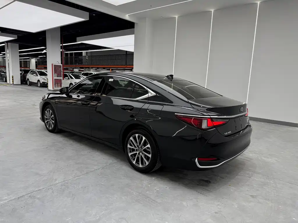 Lexus ES 2023 — фото 17