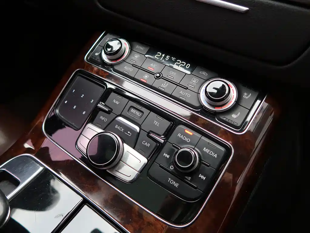 Audi A8 2016 — фото 15
