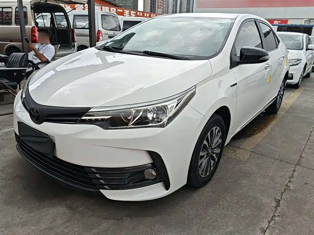 Toyota Corolla 2018 — фото 2
