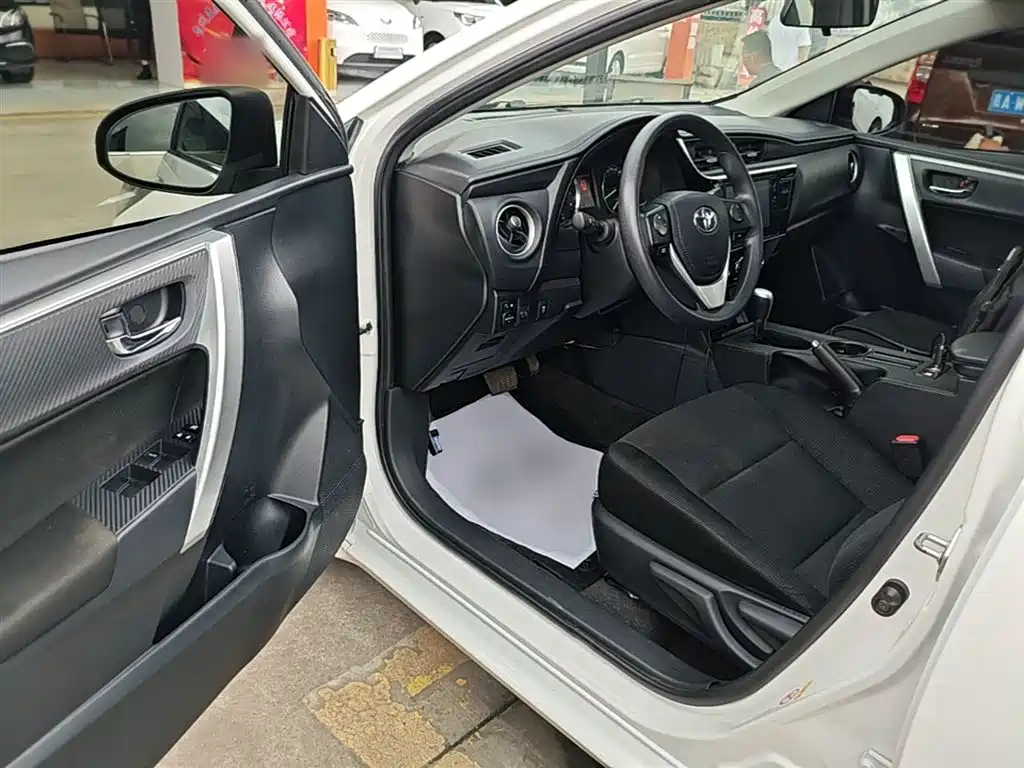 Toyota Corolla 2018 — фото 16
