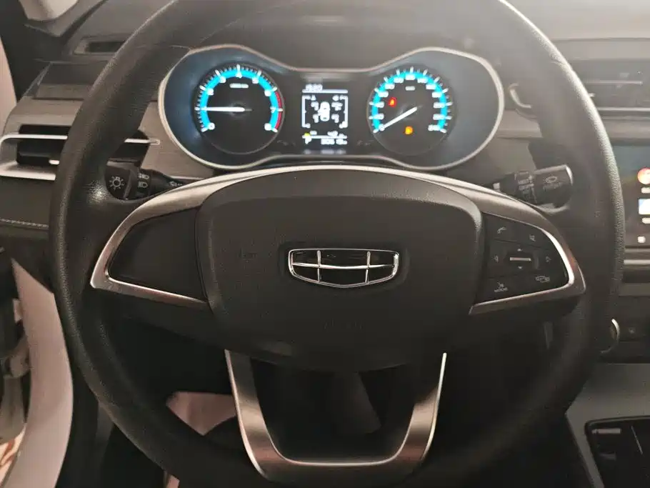 Geely Emgrand 2021 — фото 15