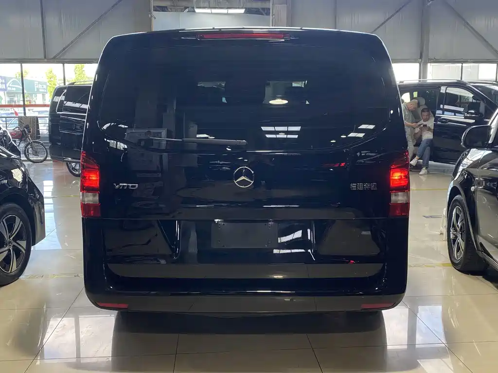Mercedes-Benz Vito 2023 — фото 11