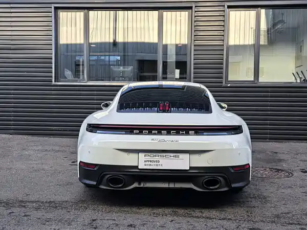 Porsche 911 2025