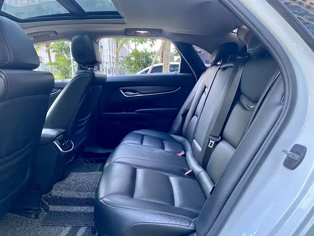 Cadillac XTS 2018 — фото 15