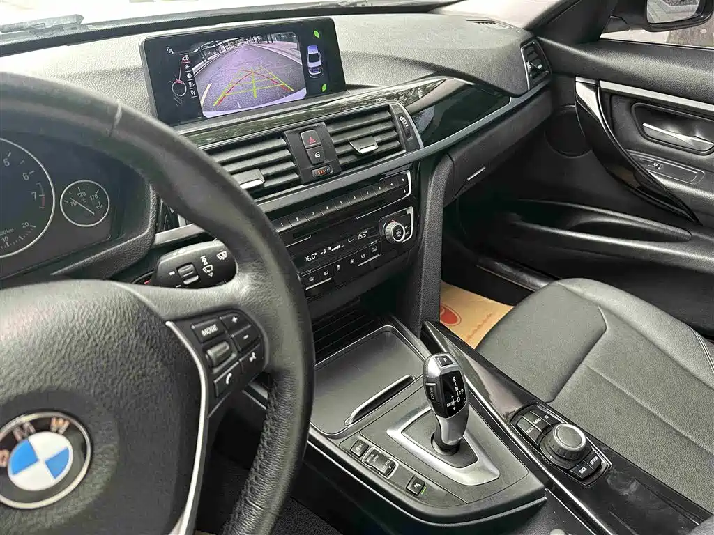 BMW 3 Series 2017 — фото 13