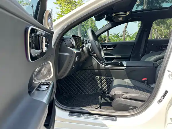 Mercedes-Benz C-Class 2025