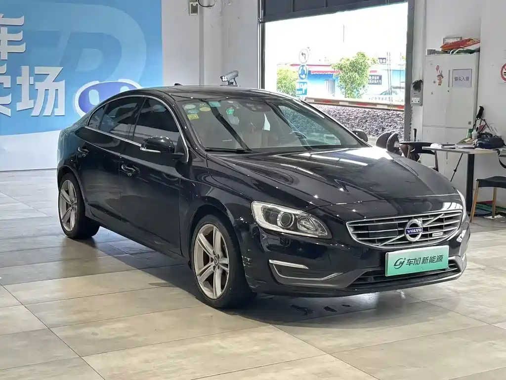 Volvo S60 PHEV 2015 — фото 3