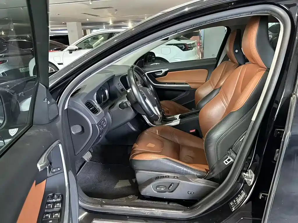 Volvo S60 PHEV 2015 — фото 4