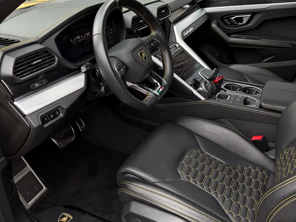 Lamborghini Urus 2019 — фото 10