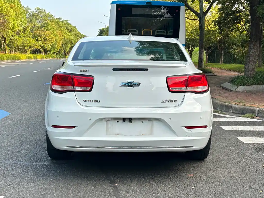 Chevrolet Malibu 2018 — фото 10