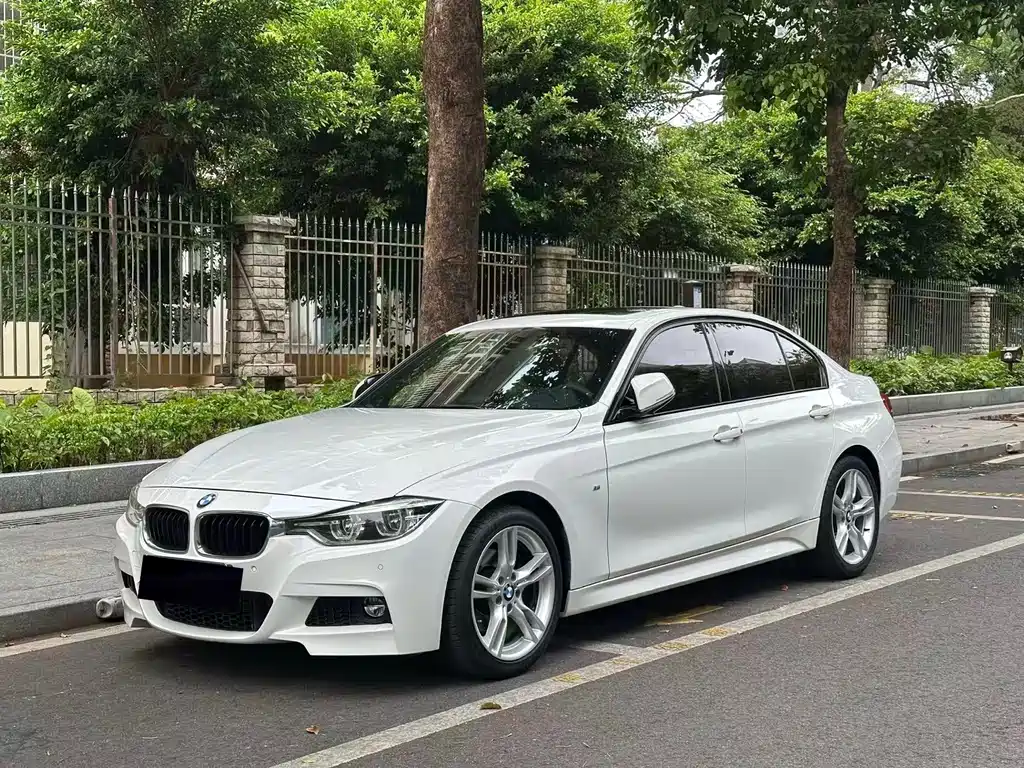 BMW 3 Series 2018 — фото 1