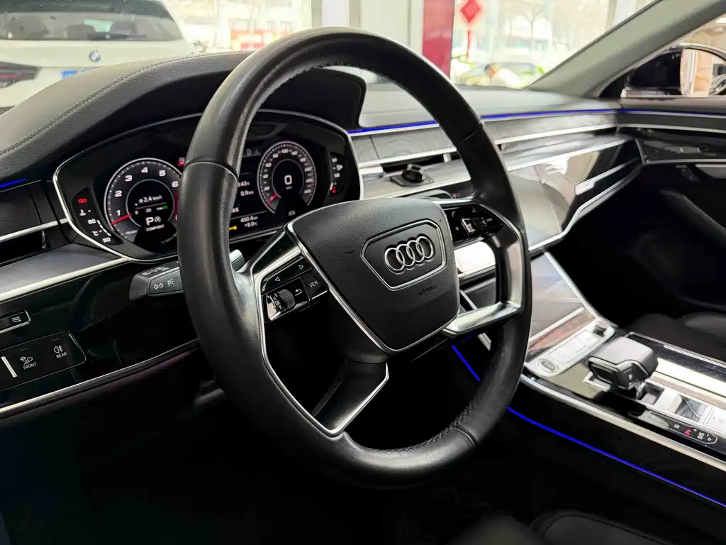 Audi A8 2021 — фото 10