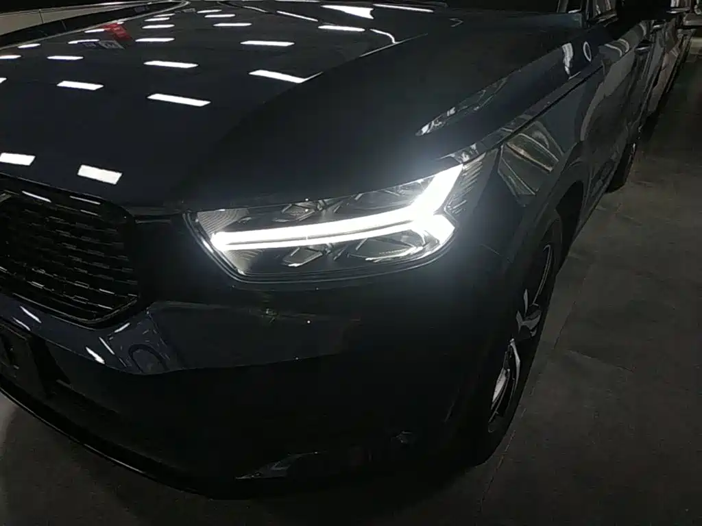 Volvo XC40 2022 — фото 24