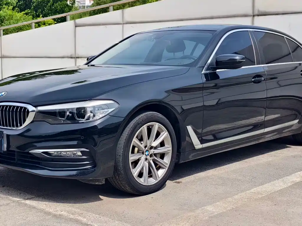 BMW 5 Series 2017 — фото 3