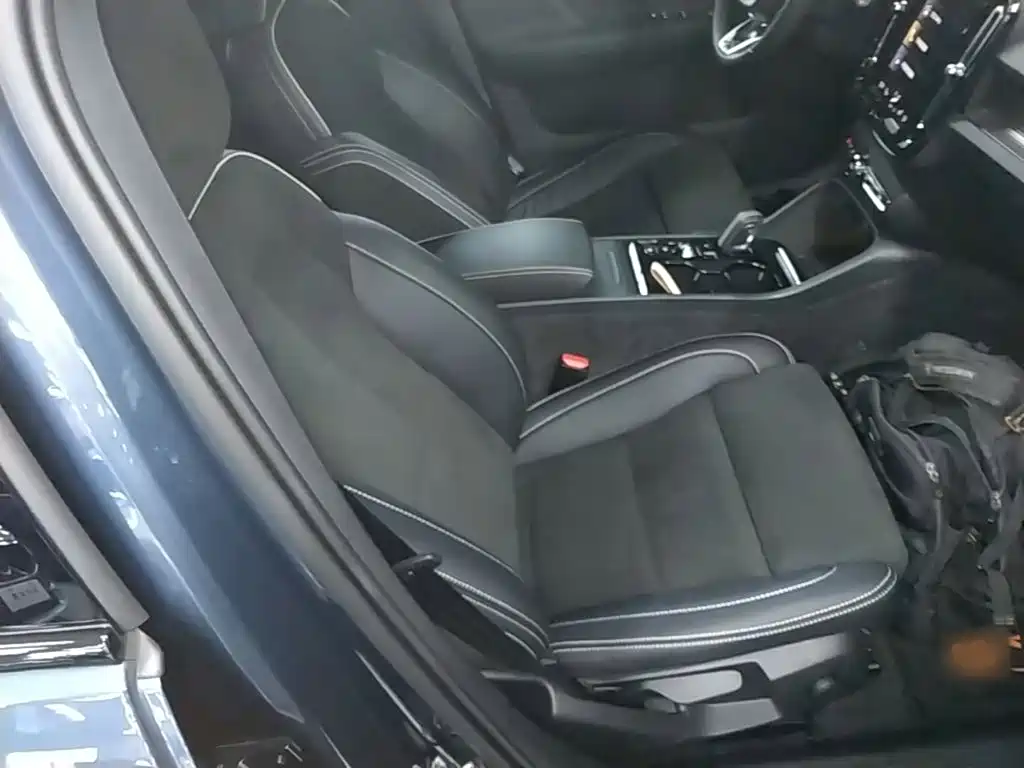Volvo XC40 2022 — фото 25