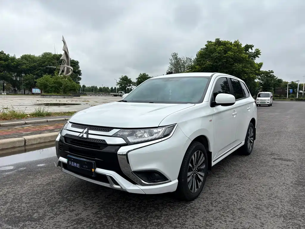 Mitsubishi Outlander 2023