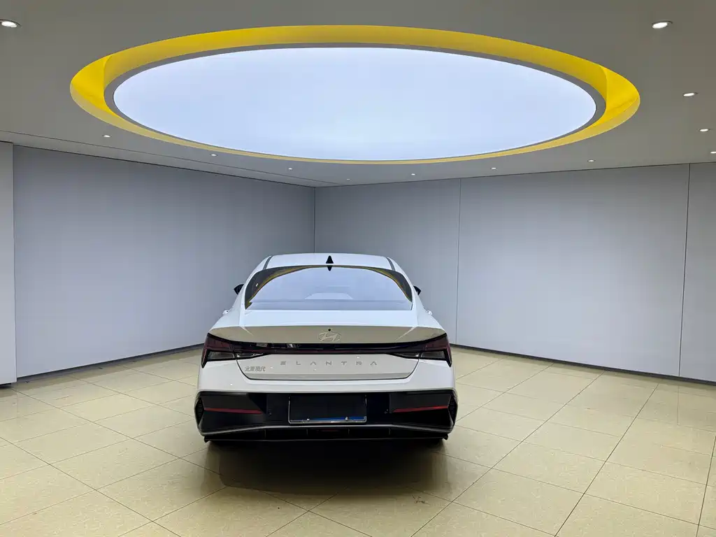 Hyundai Elantra 2023