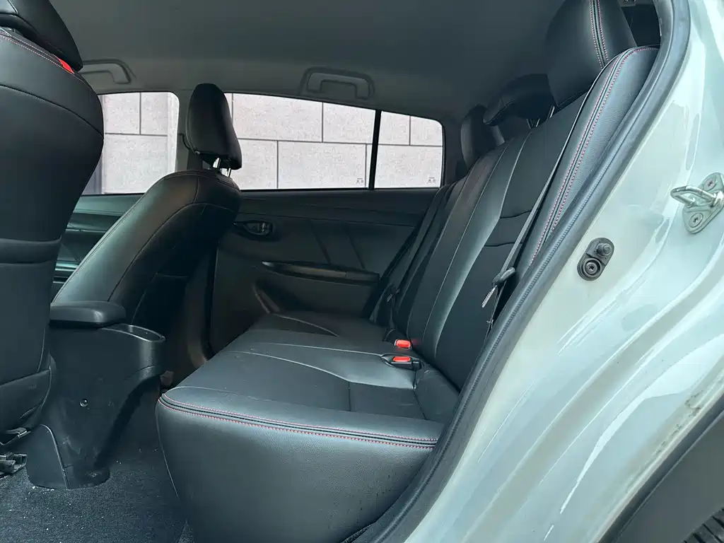 Toyota Yaris L 2022 — фото 18